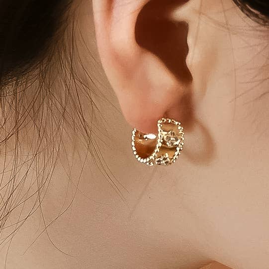 Flanerie by MAIQ Ismaël 18K Gold Vintage Floral Hoop Earring by Flanerie by MAIQ