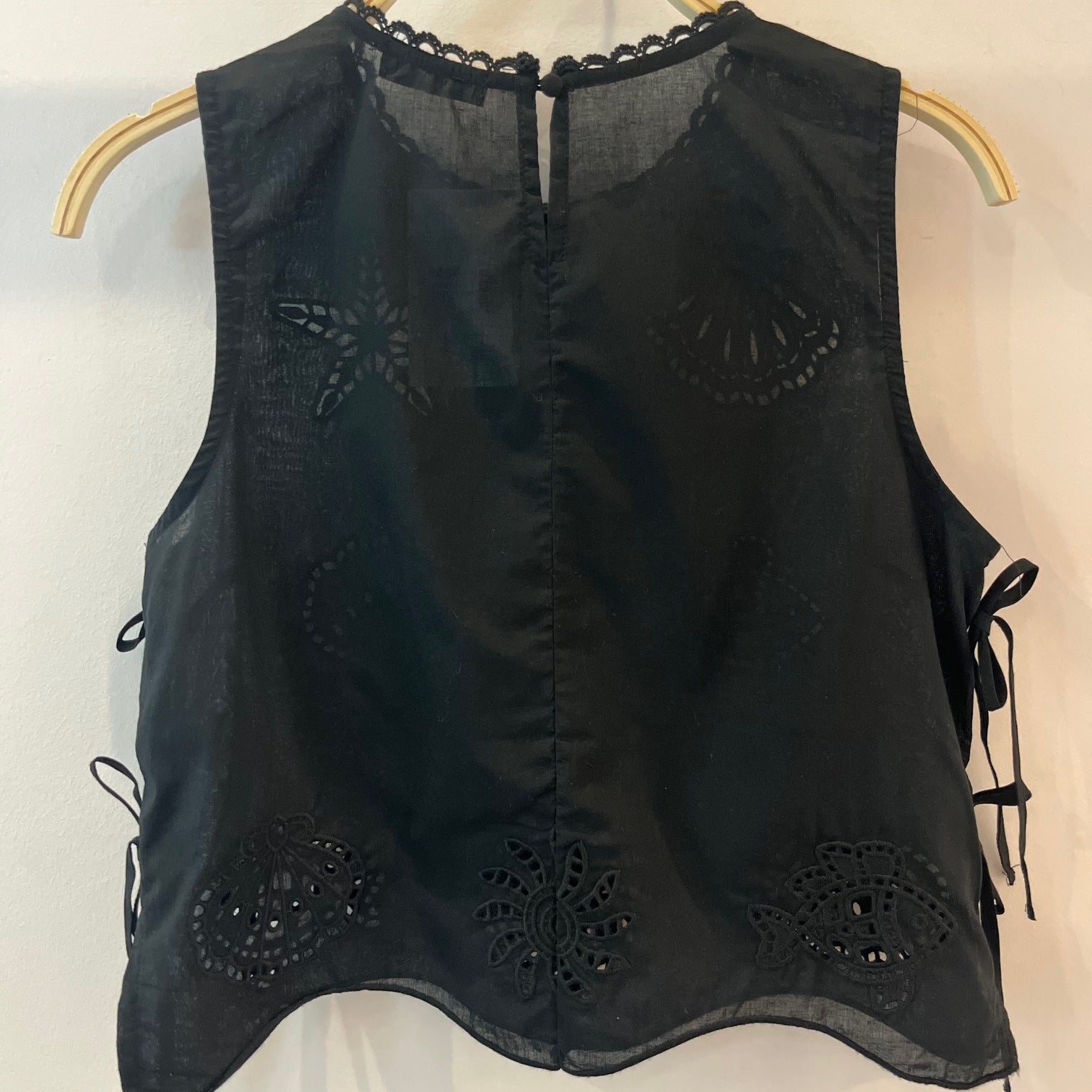 GOLDEN Kyra Sleeveless Top