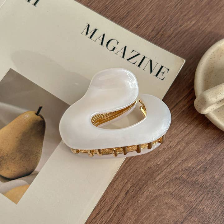 YAZ. Elegant Irregular Acetate Hair Claw