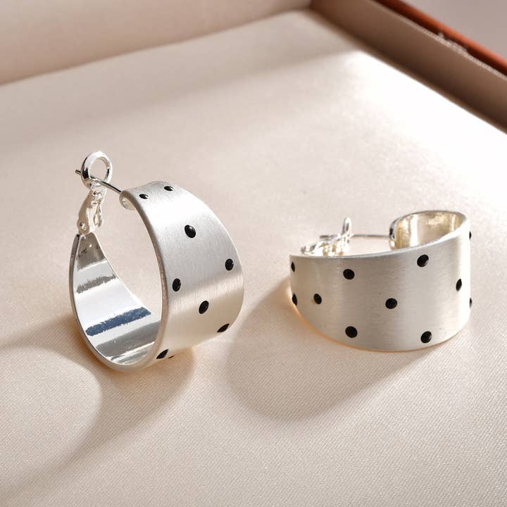 YAZ. Retro Polka Dots C-Shape Hoop Earring Silver