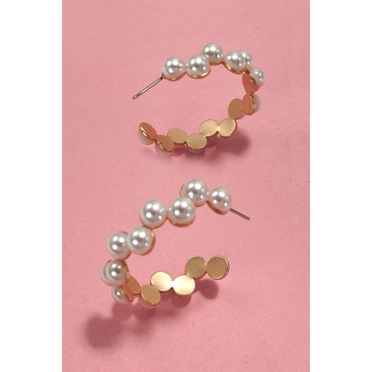 JOSSLYN by Wall to Wall Pearl Zig Zag Hoop Earrings Gold