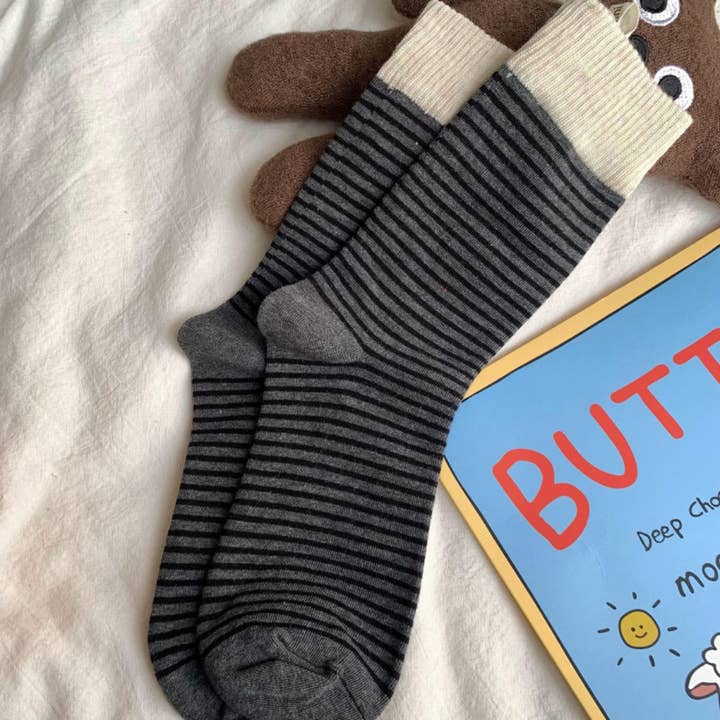 Funkyrel Atzbranding Limited Rufia - Colorful Striped Mid-Calf Socks Grey