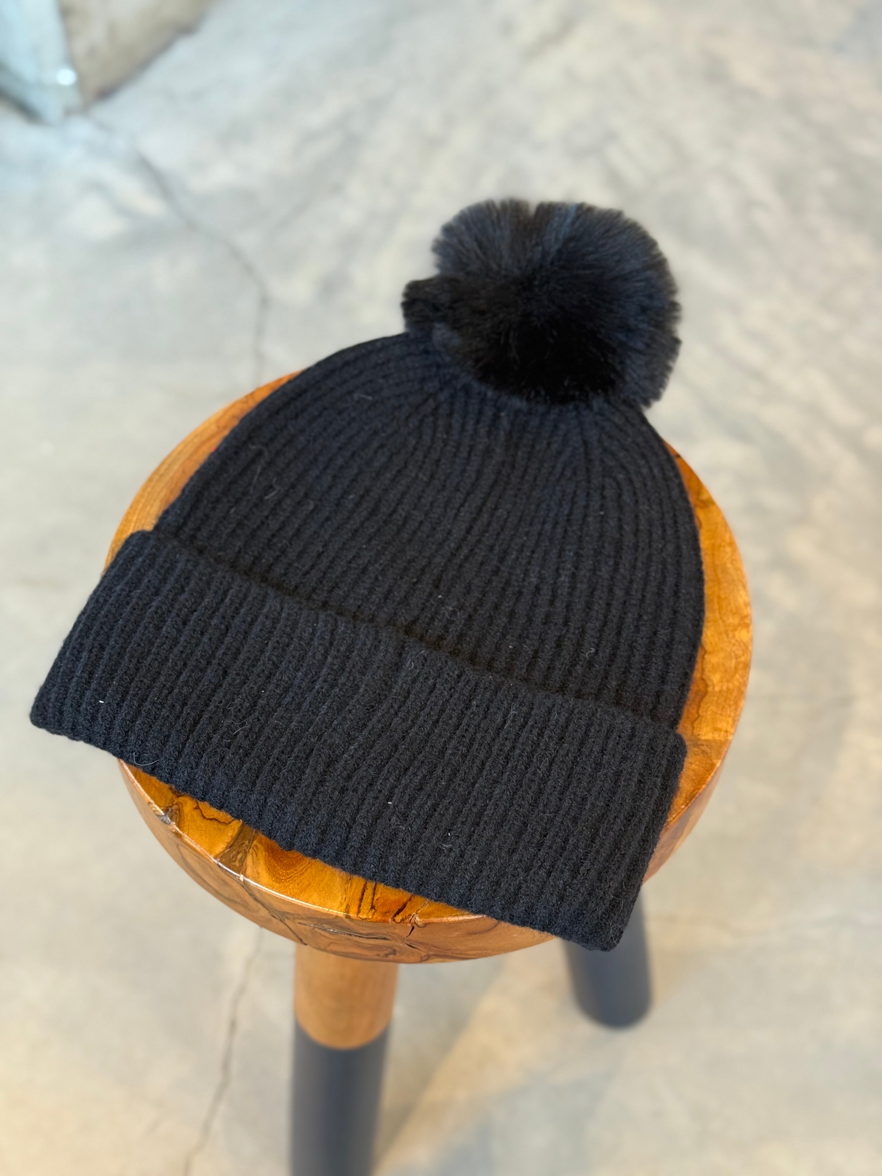Arvores Pom Pom Beanie