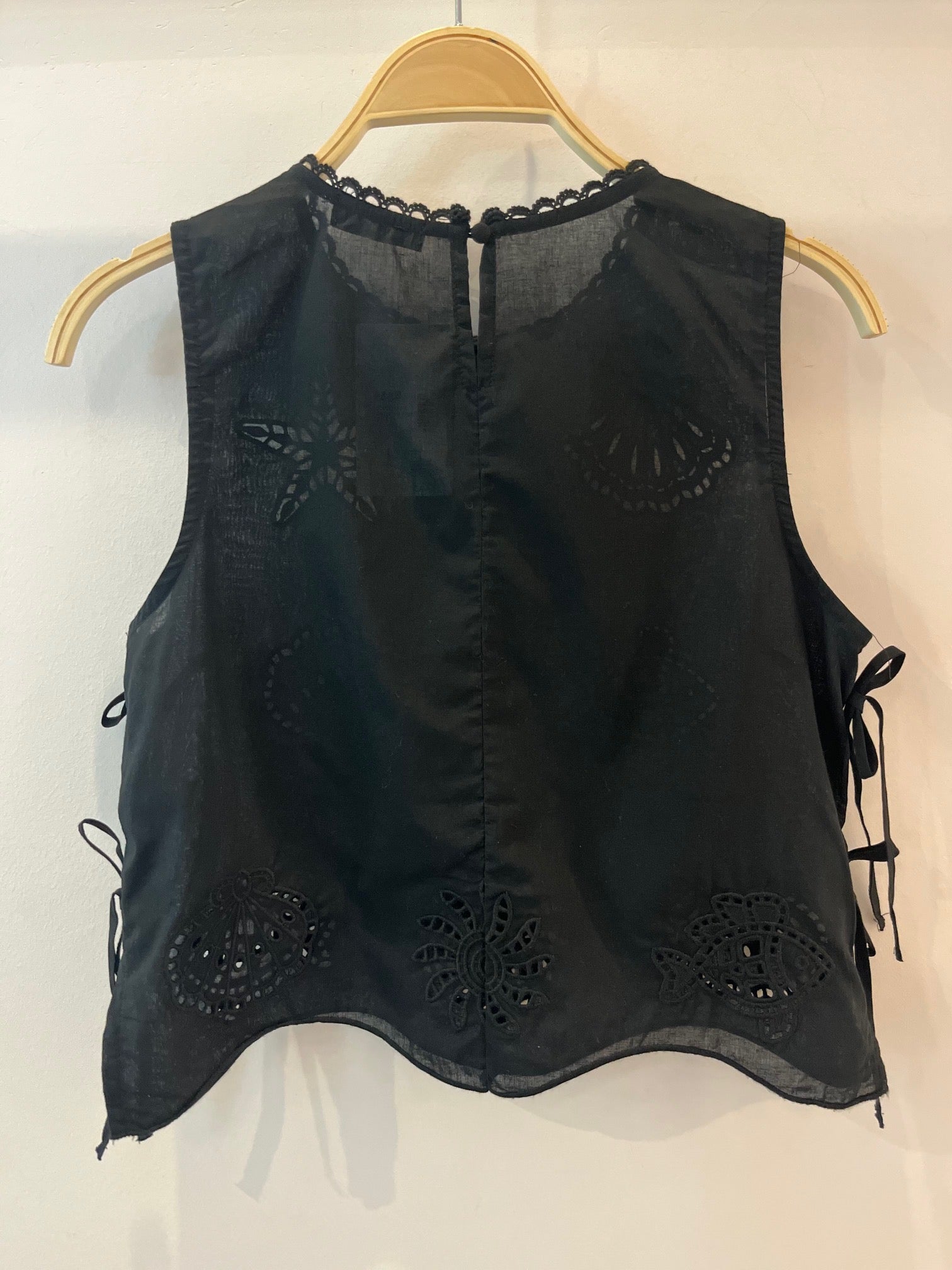 GOLDEN Kyra Sleeveless Top