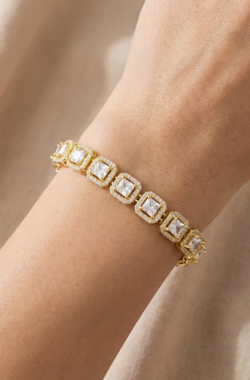 YAZ. Ornate Krystal Square Bracelet