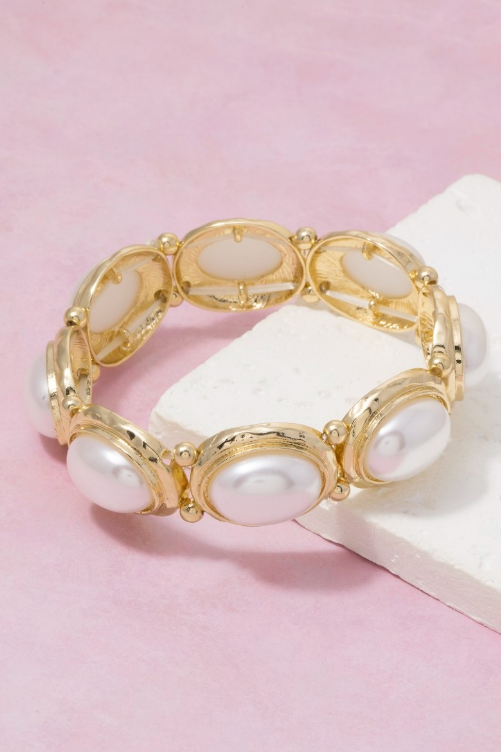 YAZ. Horizontal Oval Pearl Bracelet in Halo
