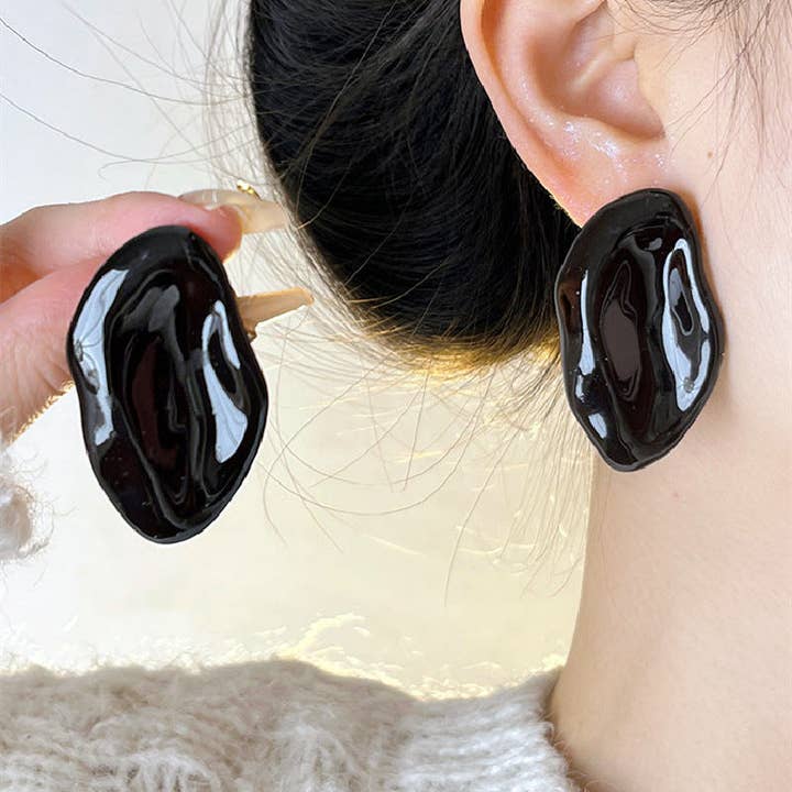YAZ. Irregular Geometric Drip Glaze Stud Earrings Black