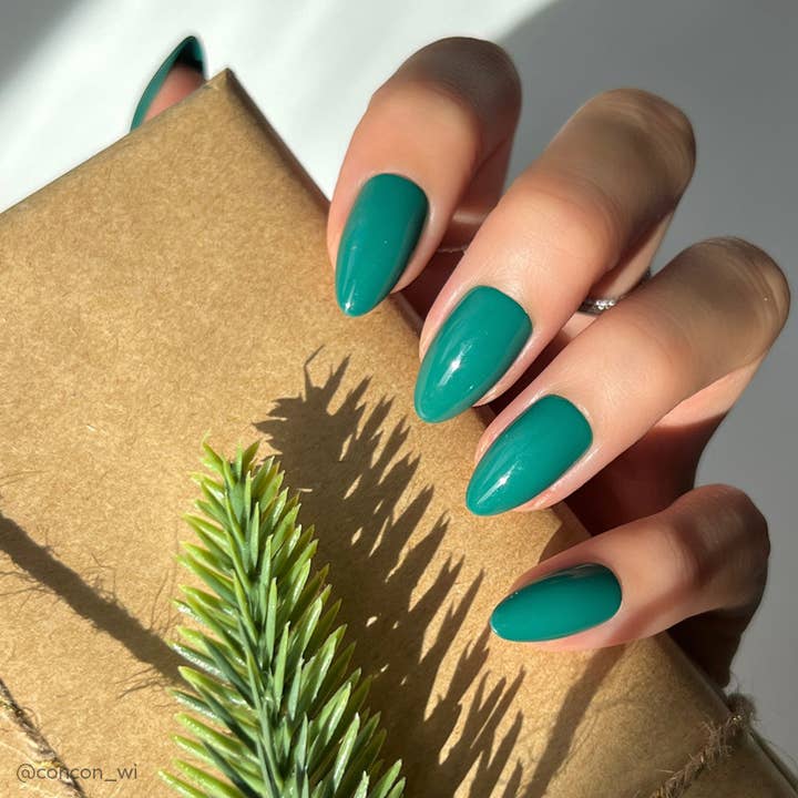 Glamnetic Emerald Green Press-On Nails | Short Almond